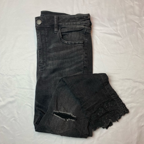 American Eagle 
Super Hi-Rise Jegging Crop 
Size: 8 - Picture 1 of 7